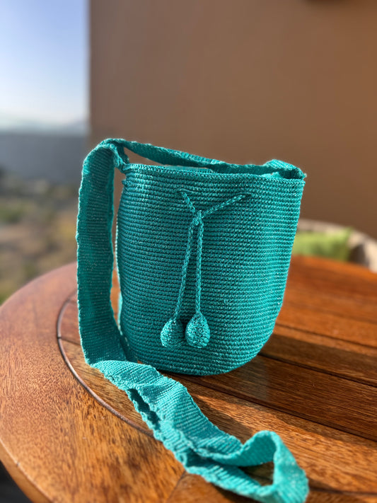 Medium Solid Shiny Turquoise