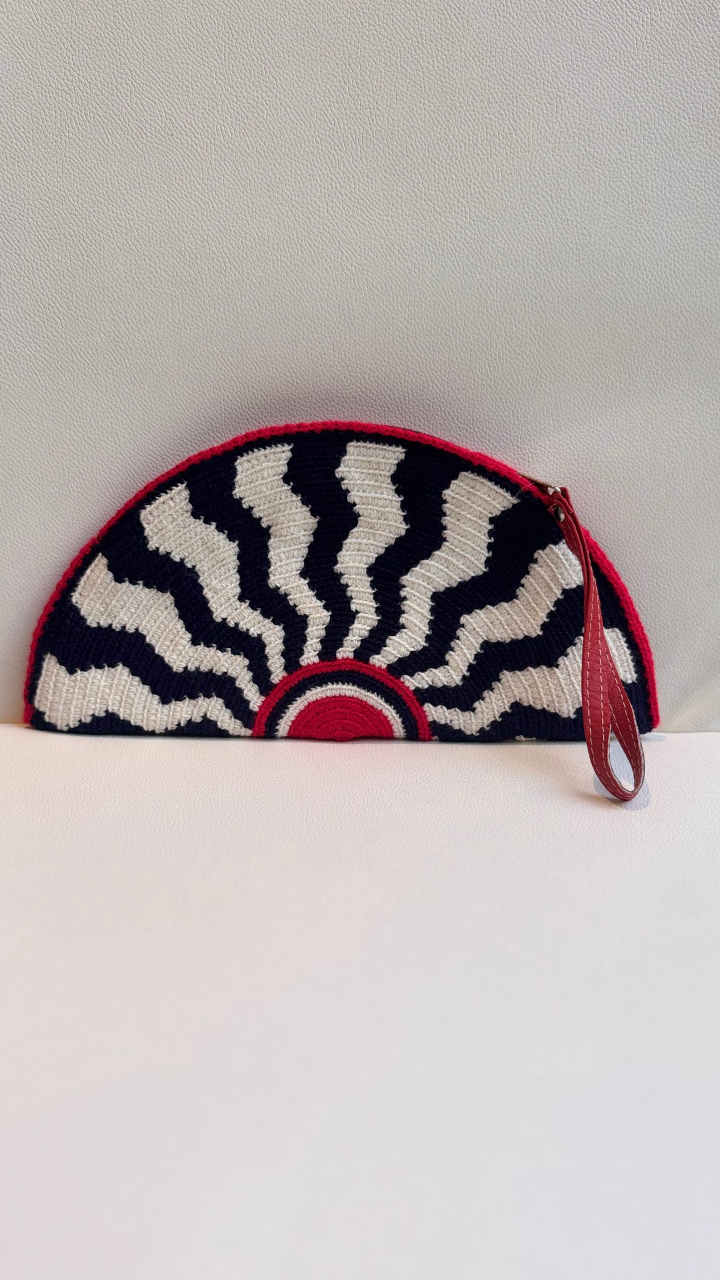 Half Moon Black/Red Clutch