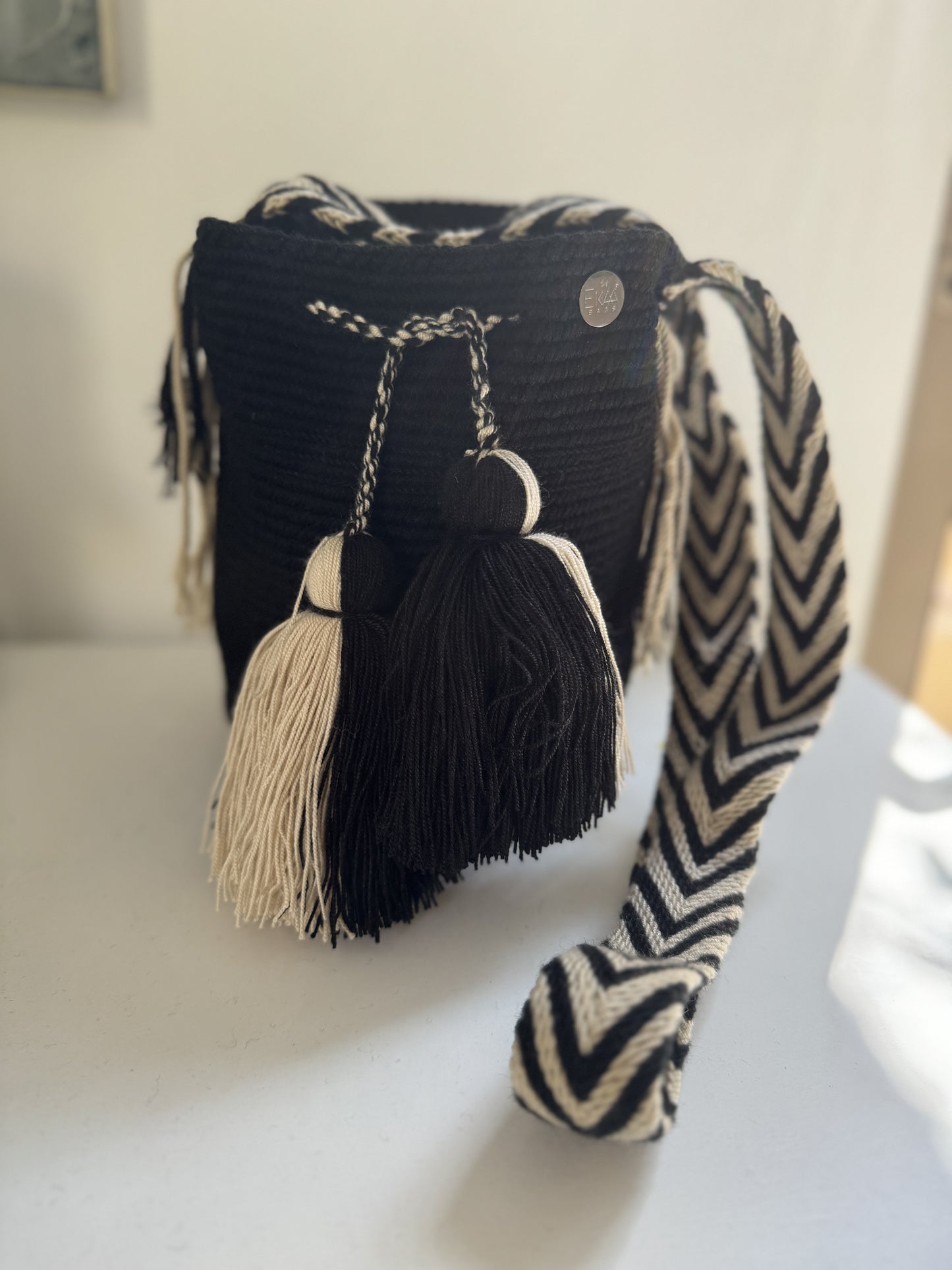 Medium Solid black bag